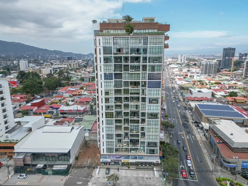 Apartamento de 4 Habitaciones en Metropolitan Tower: Apartment For Sale in La Sabana