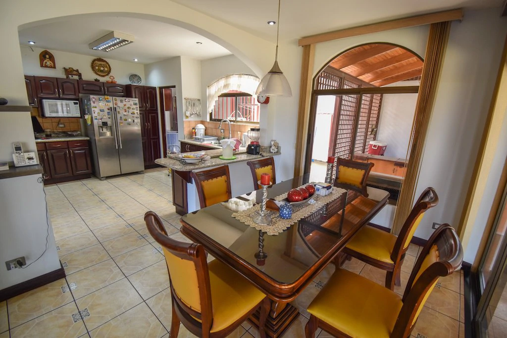 House For Sale in San Rafael - Gallery image 18