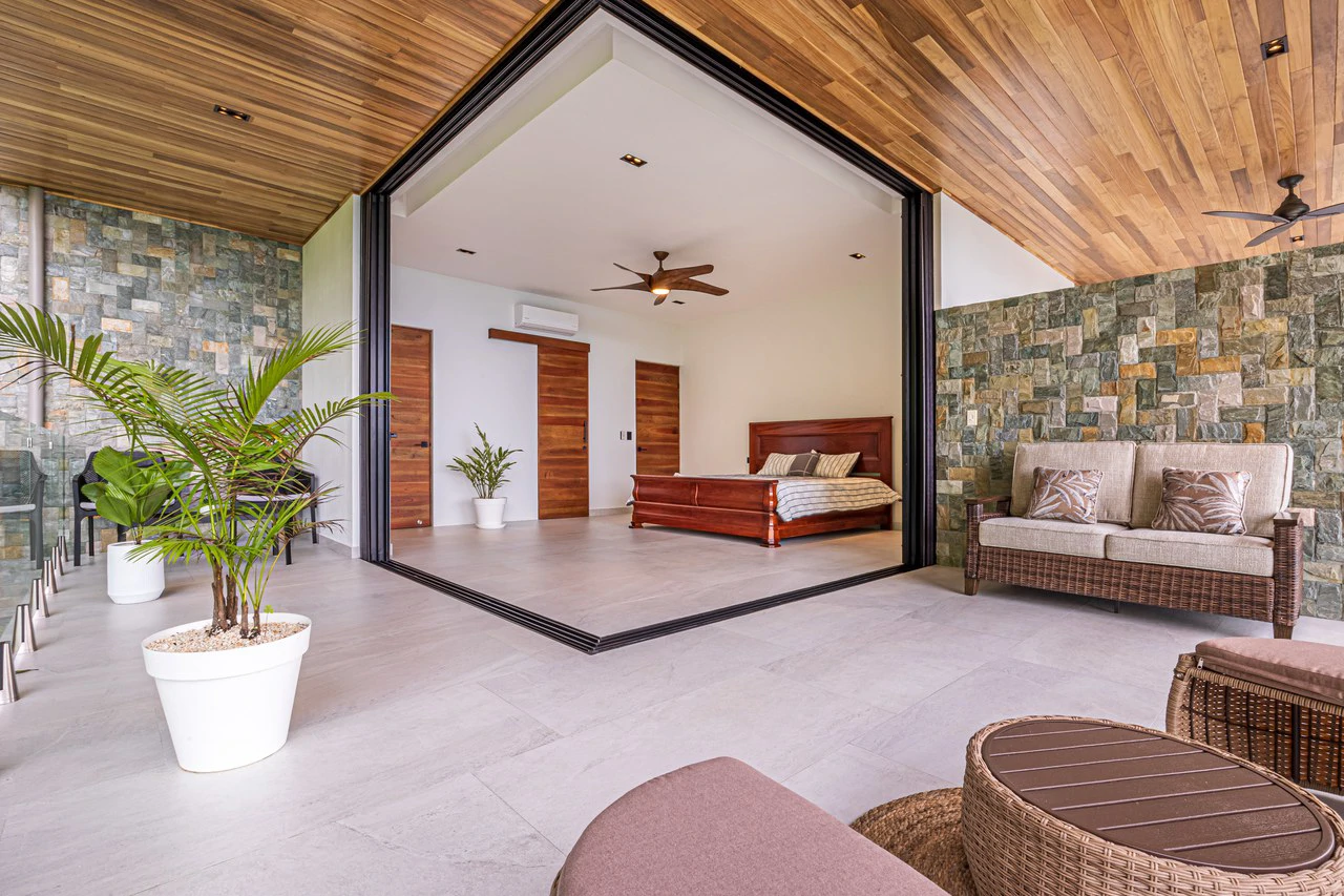 Casa Koules: Architectural 5-Bedroom Oceanview Estate in Prestigious Costa Verde Estates - Gallery image 32