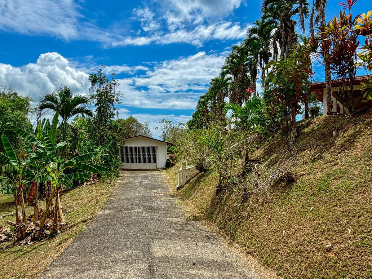 3.64 ACRES - 3 Bedroom Home With Expansive Ocean Views, Multiple Areas to Build, Public Road With Commercial Potential, 10min to the Beach!! - Gallery image 14