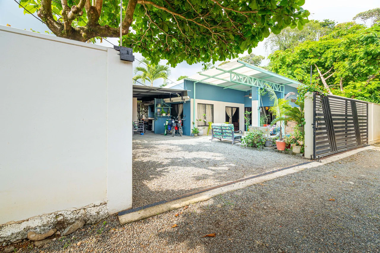 3 Bed Main Home with Two Rental Villas, Walk to Beach in Uvita! Fantastic Location! - Gallery image 9