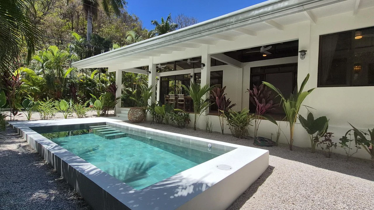 Casa Sol: Casa Sol – A Tropical Beach-Style Home with Pool, Designed for Year-Round Vacation Living - Gallery image 3