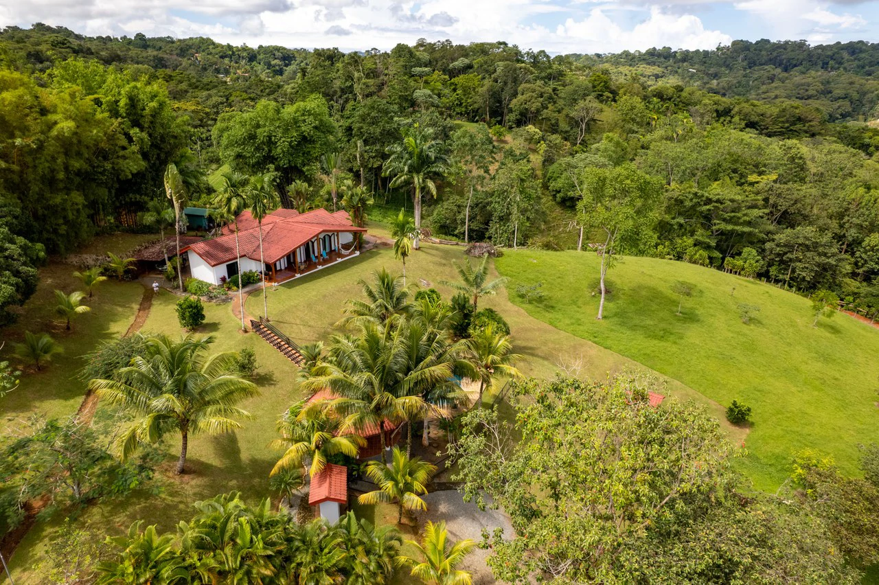 5 Bedroom Mountain Retreat Minutes from the Beach Platanillo Costa Rica - Gallery image 2