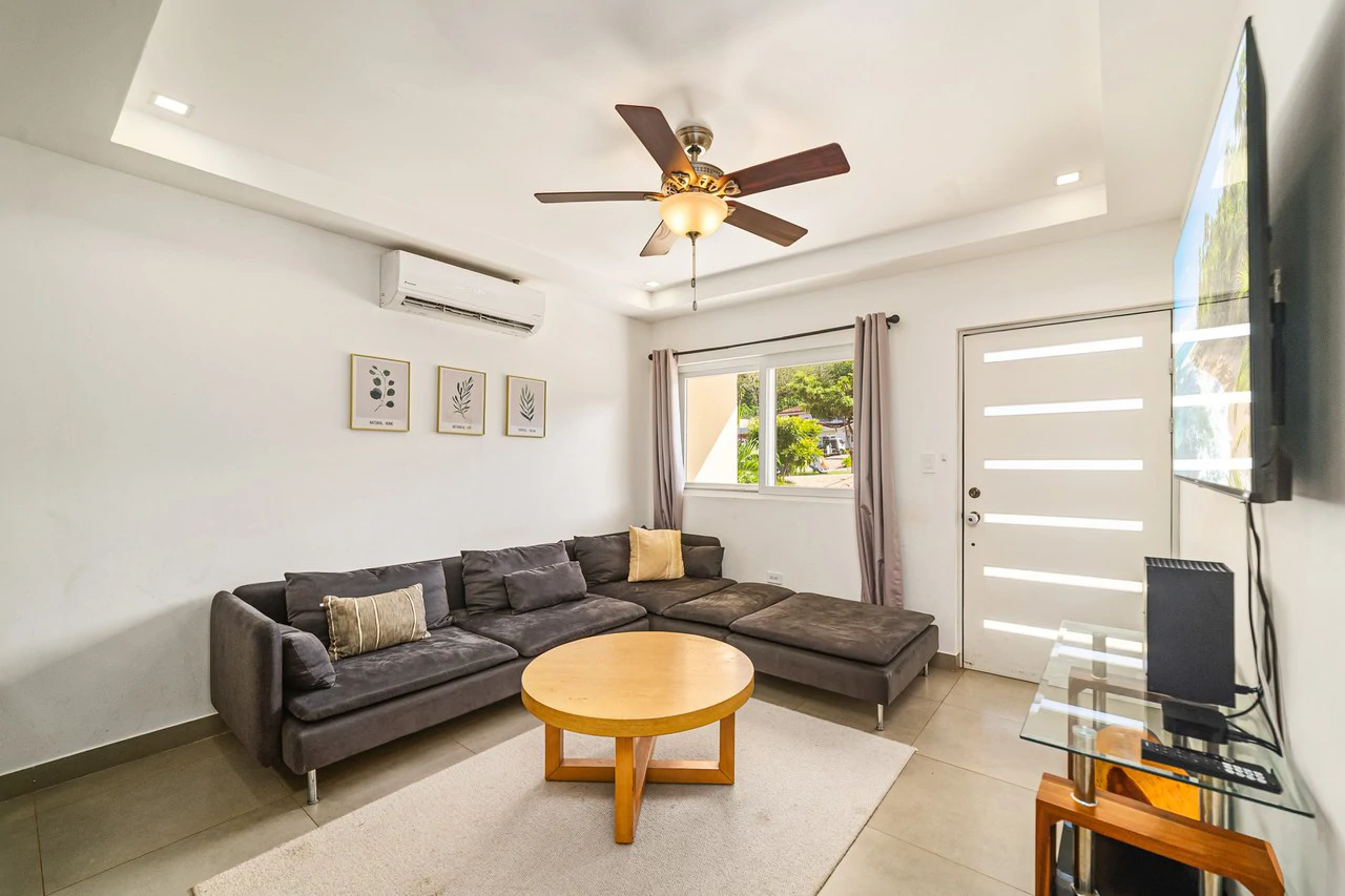 Jacarandas #11: Elegant Townhouse Minutes from the Beach - Gallery image 13
