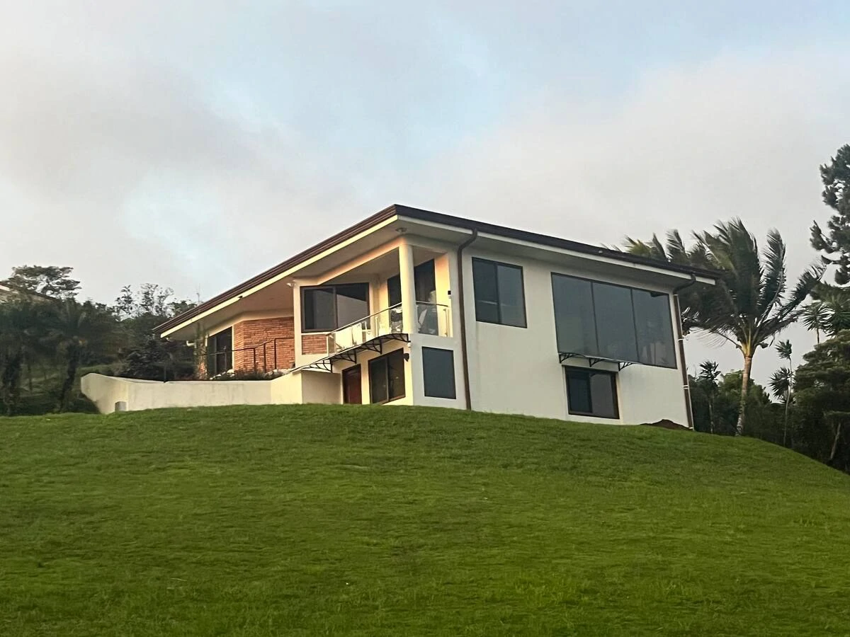 El Condor Casa: REDUCED by $ 50K  ! 3/3 Home With 4 Beds on Just Under 1 Acre. Income producer