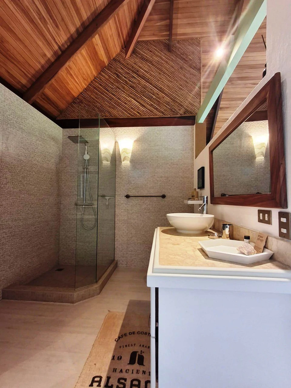 Casa Bali: Unique Indonesia Inspired Villa - Gallery image 11