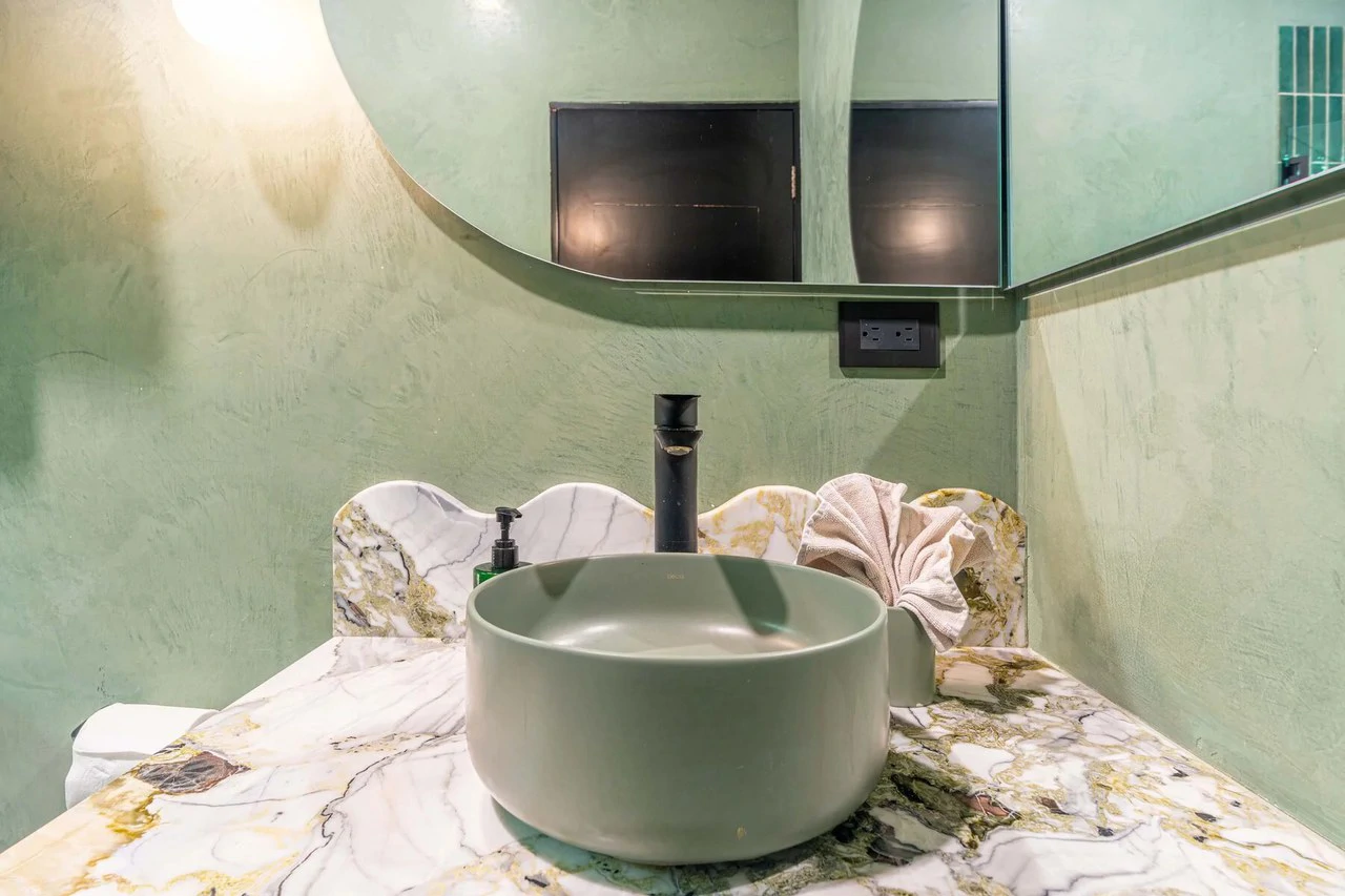 Casa Moon Diablo: Iconic Ocean View Luxury Estate with Infinity Pool, Rooftop Patio, Gym & Sauna in Manuel Antonio - Gallery image 92