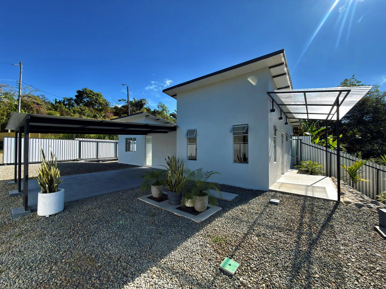 House For Sale in Daniel Flores