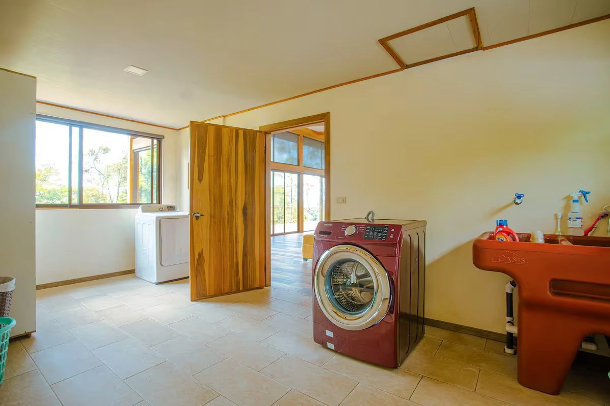 La Fortuna: Own a Slice of Paradise in La Fortuna Arenal – Perfect for Living or Investing! - Gallery image 15