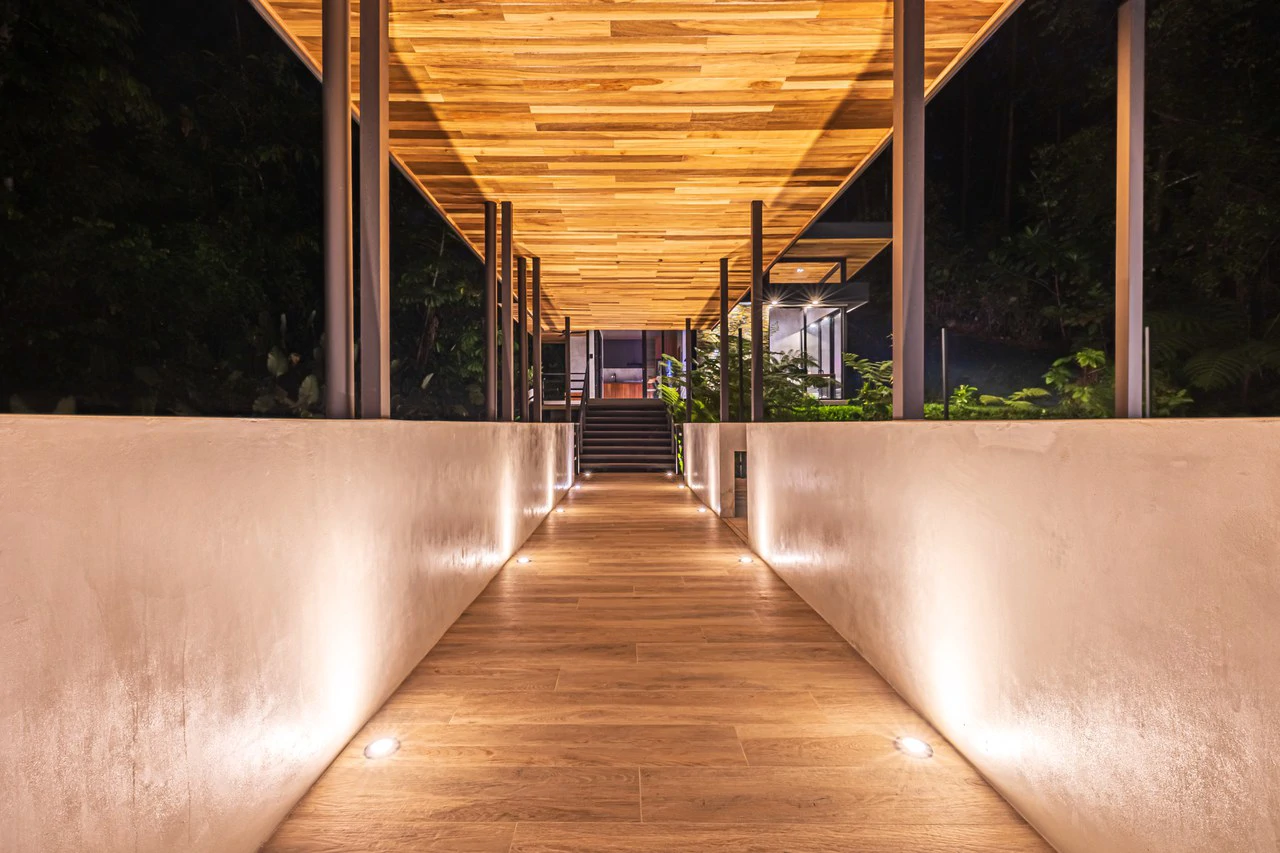 Casa Koules: Architectural 5-Bedroom Oceanview Estate in Prestigious Costa Verde Estates - Gallery image 24