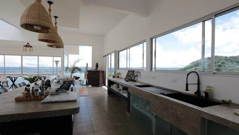 VOLCANO SUNRISE: Mountain top retreat overlooking Lake Arenal and 3 volcanoes - Gallery image 8