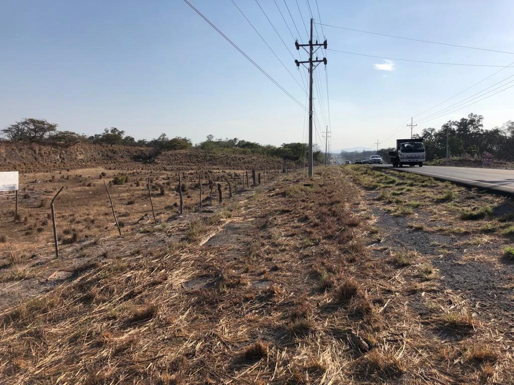 Airport Property - in front of route 21, Liberia - Gallery image 2