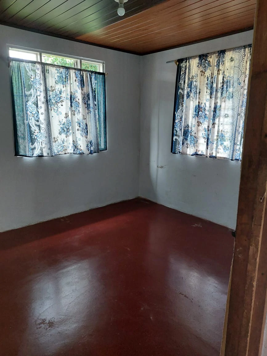Country Cottage - Starter home with mountain views and a peekaboo view of the lake - Gallery image 5