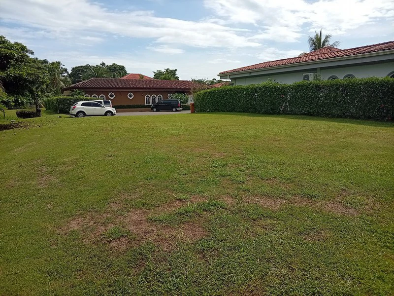 Fantastic Lot in Costa del Sol: At the end of the street, walking distance to the beach! - photo 4