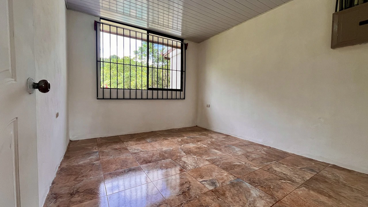 House For Sale in Daniel Flores - Gallery image 19