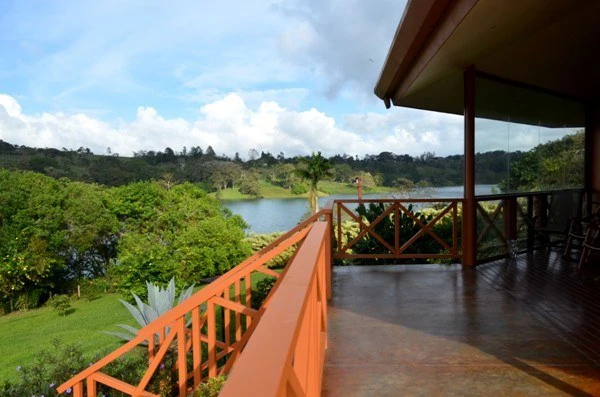 LUXURY ESTATE IN GATED LAKEFRONT COMMUNITY - Gallery image 3