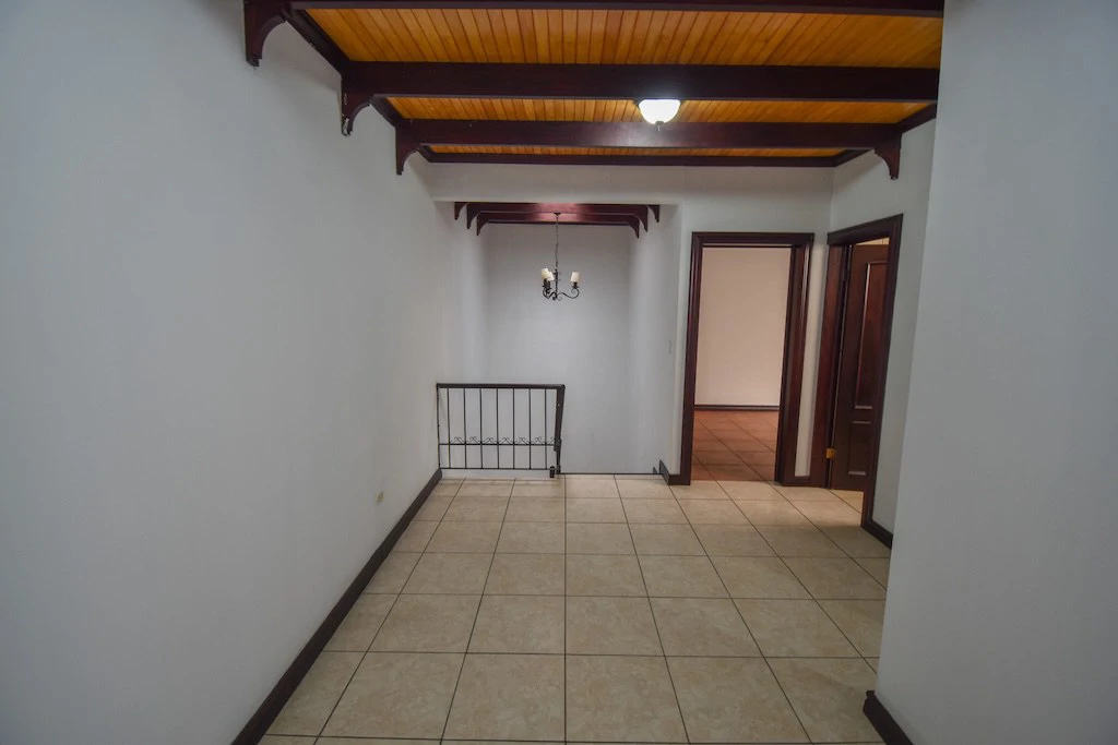 Excelente Oportunidad Propiedad con 2 casas en Trejos Montealegre: House For Sale in Trejos Montealegre - Gallery image 21