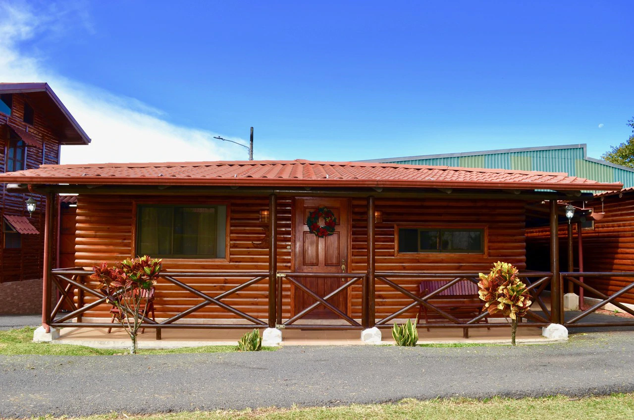 Beautiful investment property with cabins, house and apartments - Gallery image 27