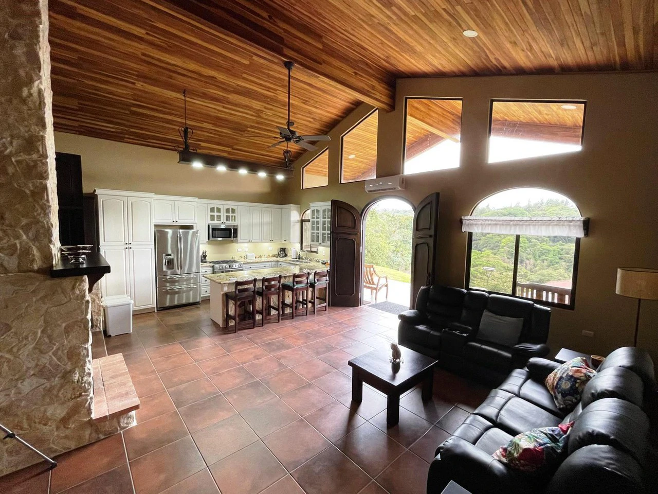 VILLA CANASOL : Lake View Home with Pool, Garage and Workshop - Gallery image 20