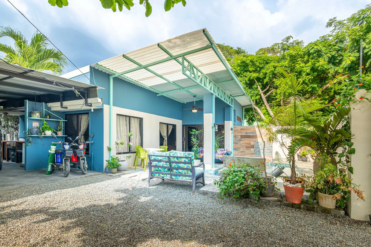 3 Bed Main Home with Two Rental Villas, Walk to Beach in Uvita! Fantastic Location! - Gallery image 10
