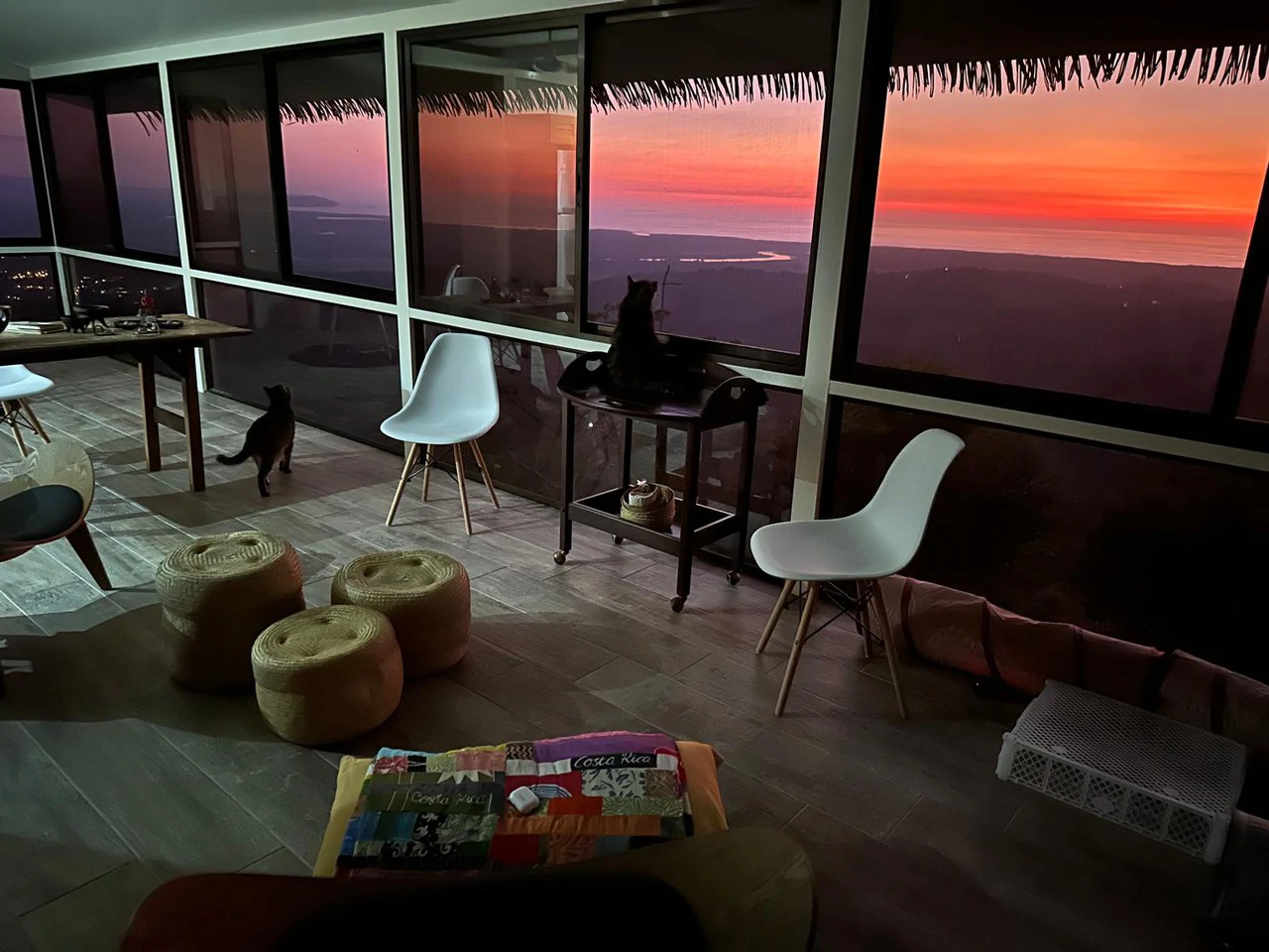 Sortisomnis: Stunning Ocean View Retreat & Rental Investment - Gallery image 15