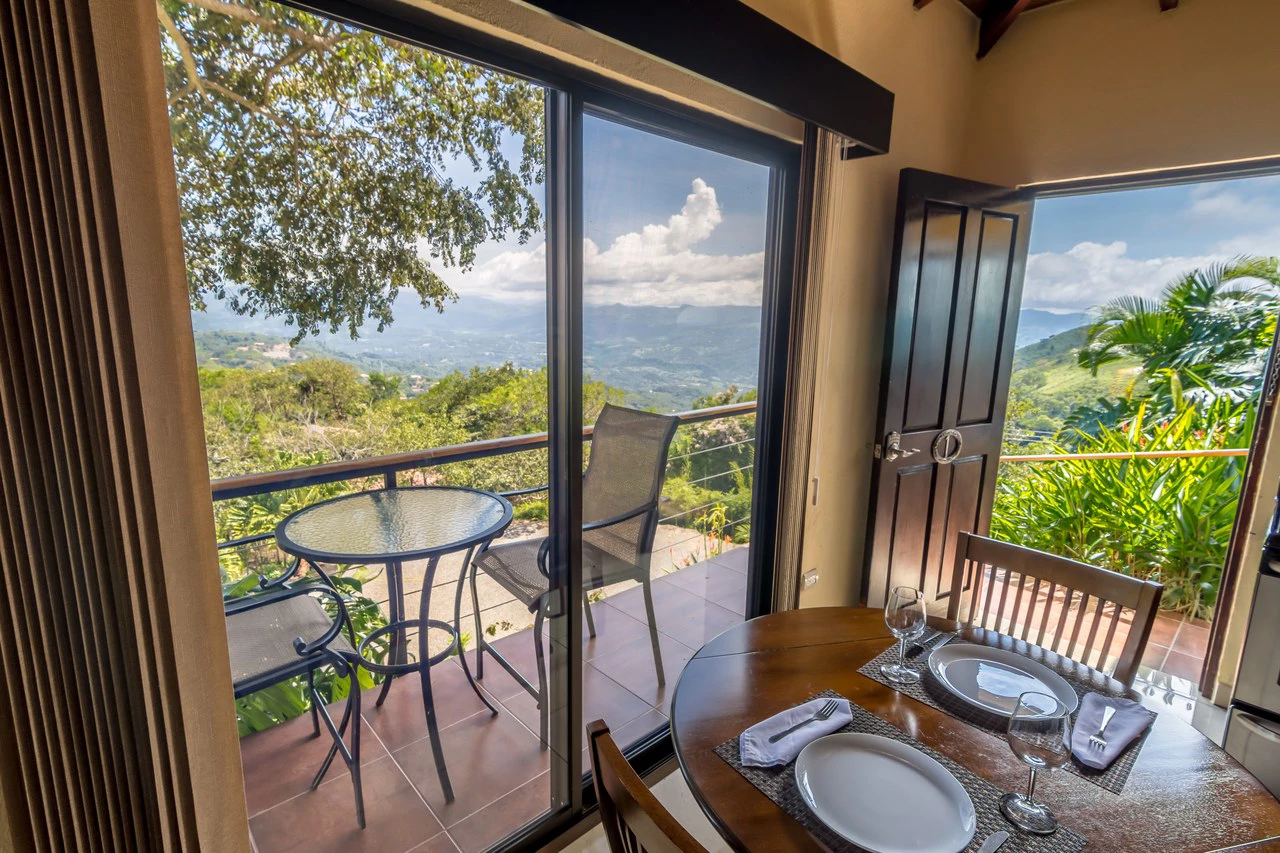 BARONS RESORT BOUTIQUE HOTEL: HOTEL BAR & RESTAURANT - Gallery image 29
