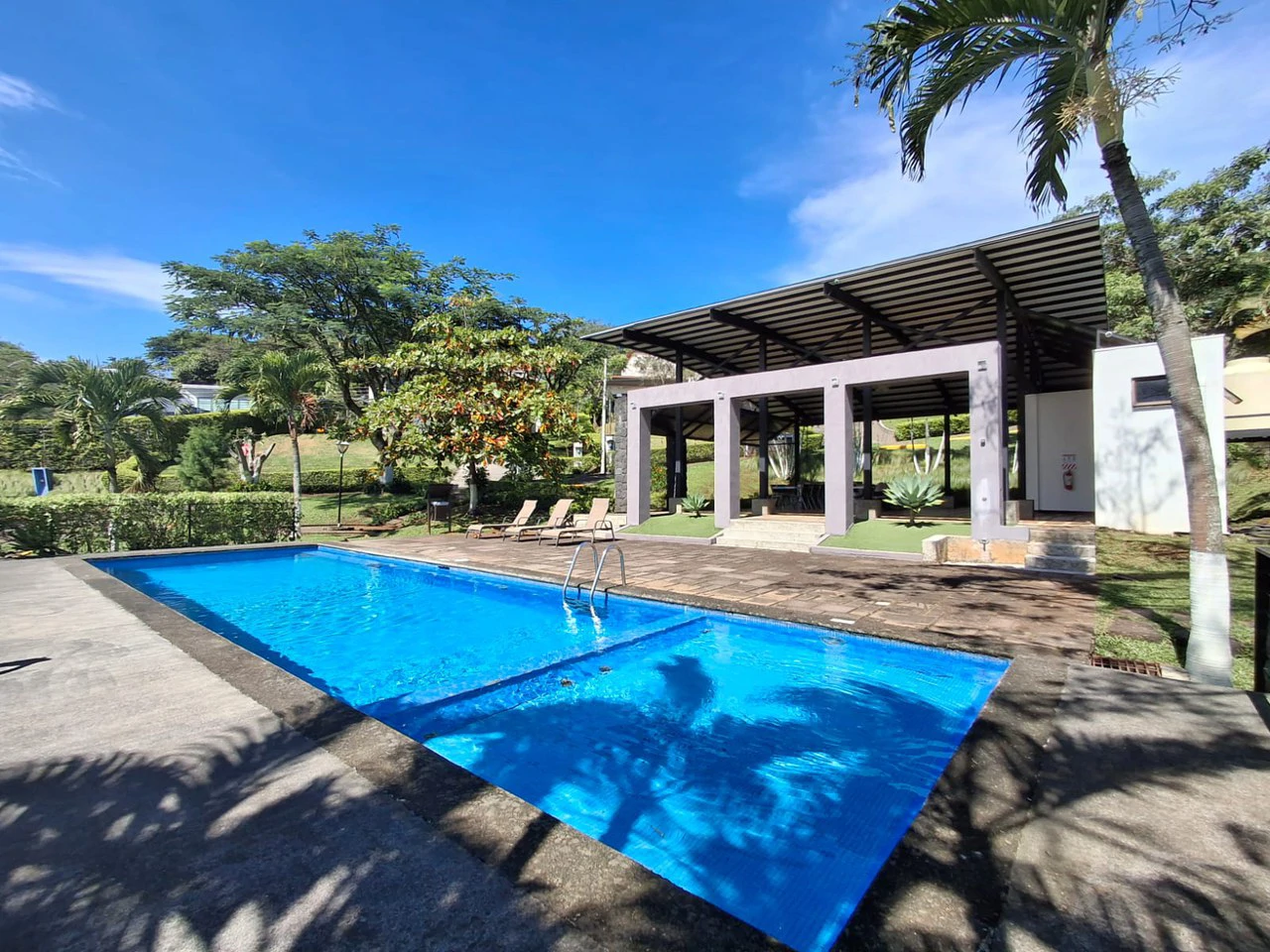 Casa Hacienda: Modern single level in Prestigious Hacienda del Paseo - Gallery image 2