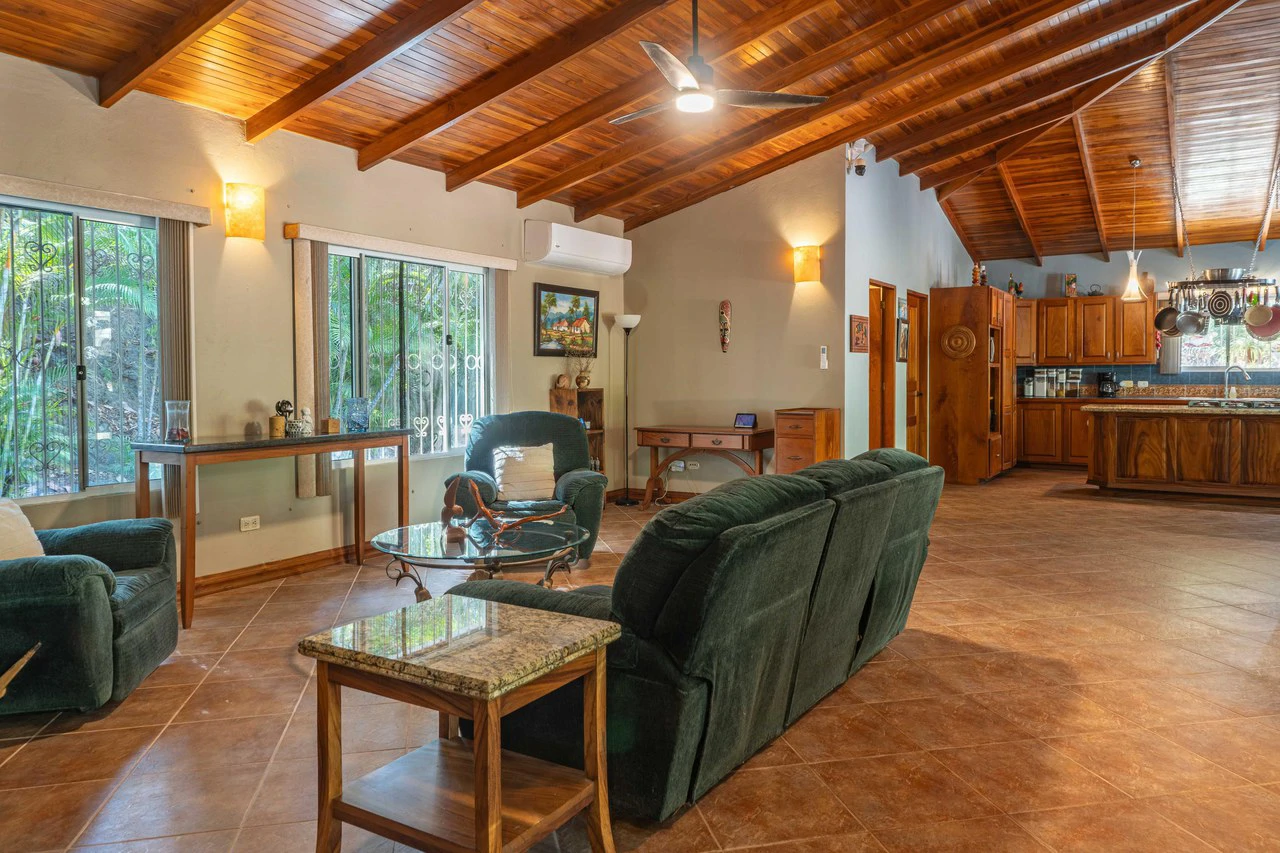 Casa Sereno: A Spacious Retreat Just Minutes From Town - photo 8