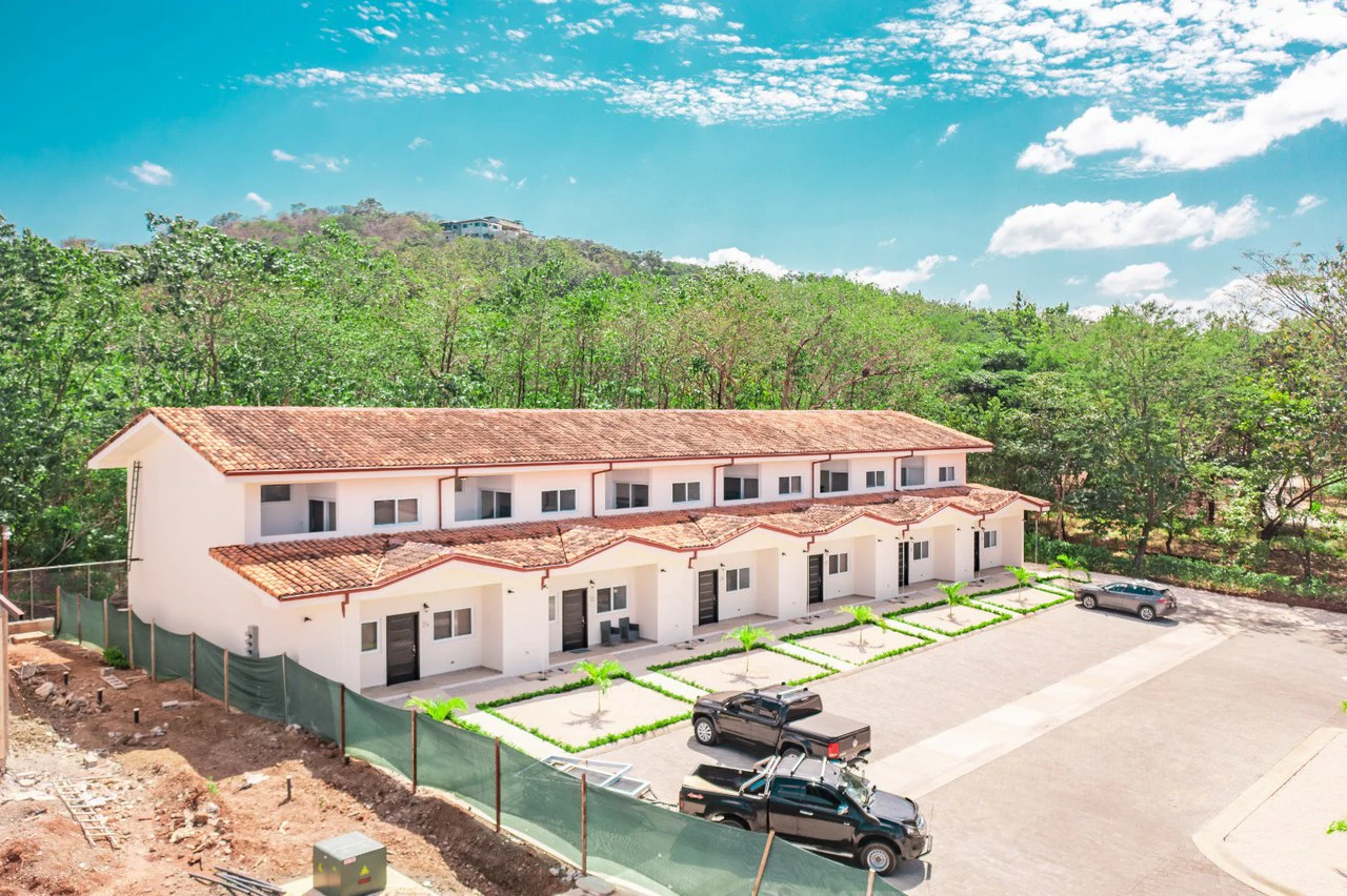 Jacarandas #22: Modern Townhome with Amenities Just Minutes from the Beach - Gallery image 18