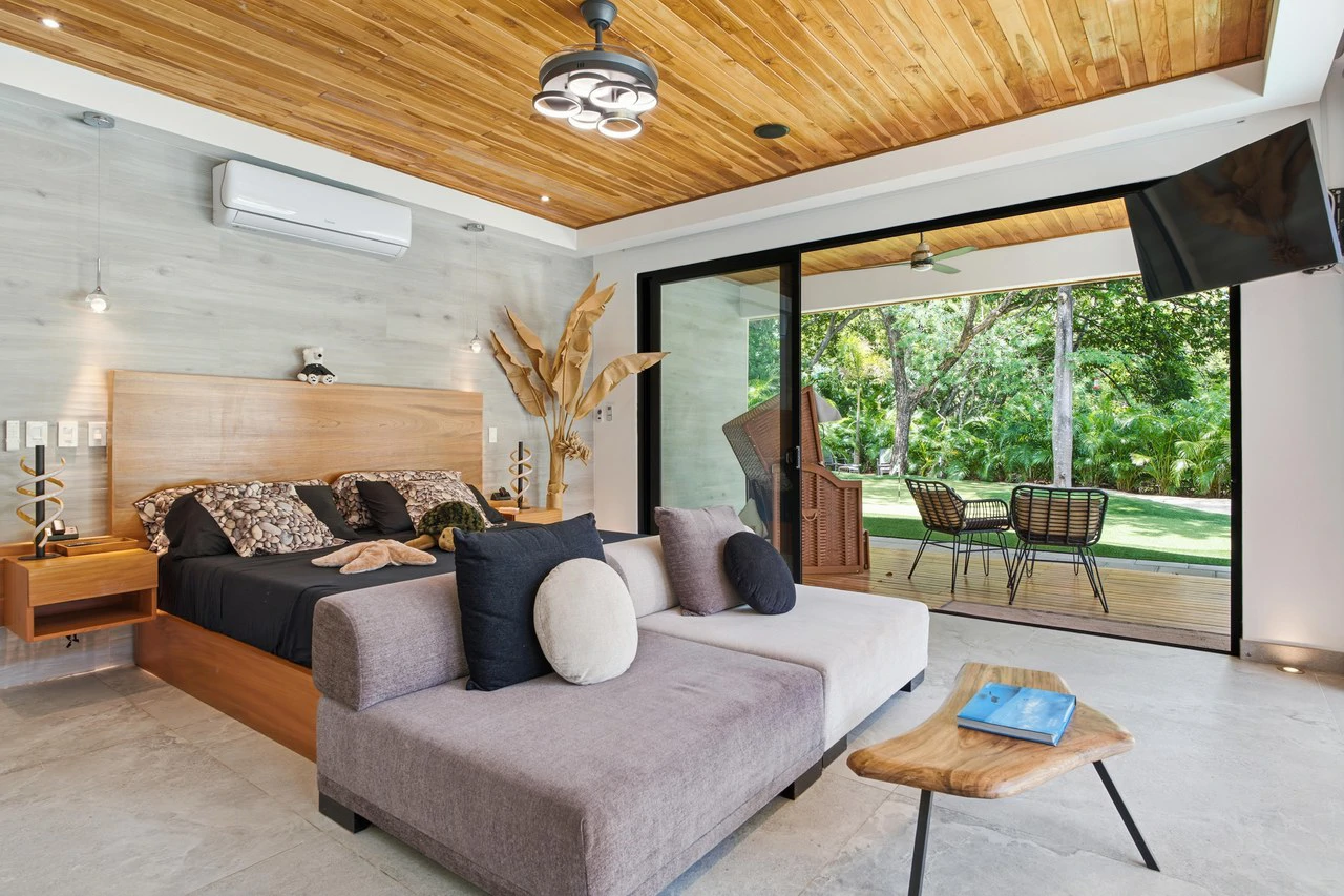Casa La Ola Perfecta: Luxury 5-Bedroom Home with Pool Near the Beach in Hacienda Pinilla - photo 16