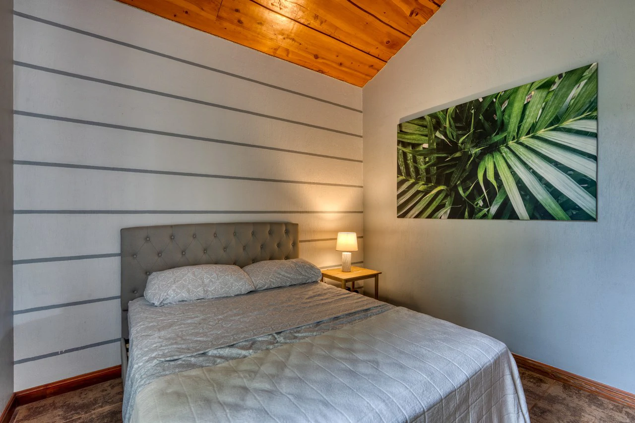 5 Bedroom Mountain Retreat Minutes from the Beach Platanillo Costa Rica - Gallery image 33