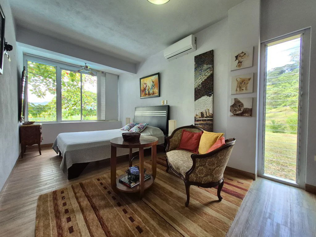 Casa Del Toro: Charm and Serenity in the Hills of Hojancha – 5-Bedroom House with Pool and Bungalow - Gallery image 18