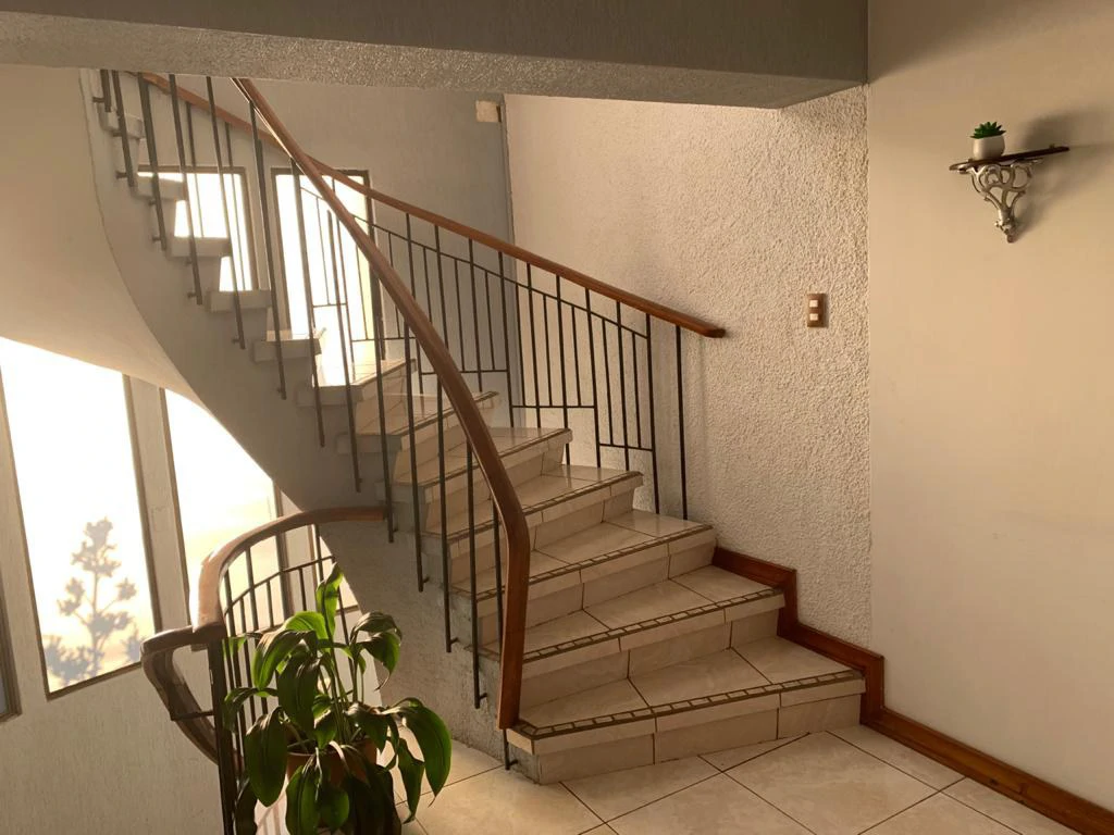 Building in Los Yoses - Three-level ready-to-operate - Gallery image 16