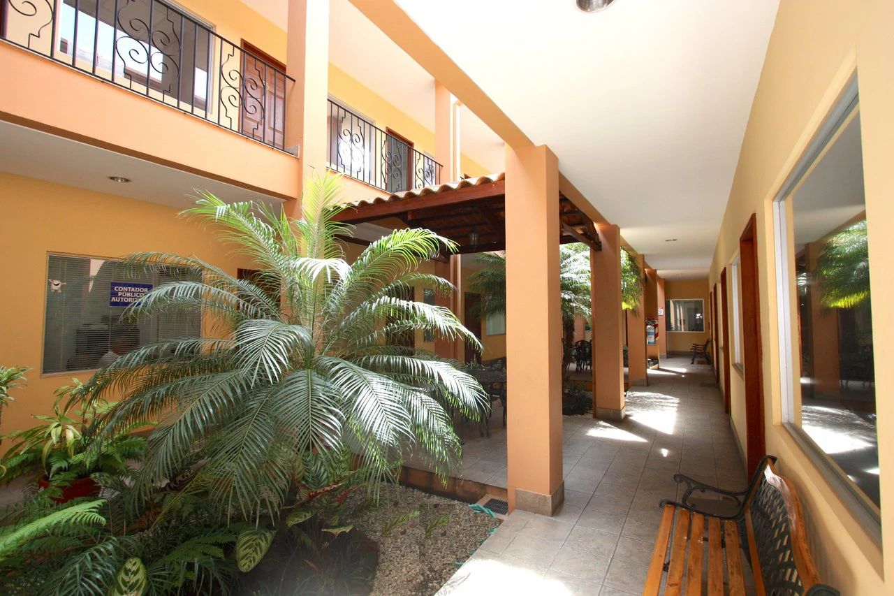 Building with Potential for Hostel or Airbnb – Near La Sabana and Paseo Colón