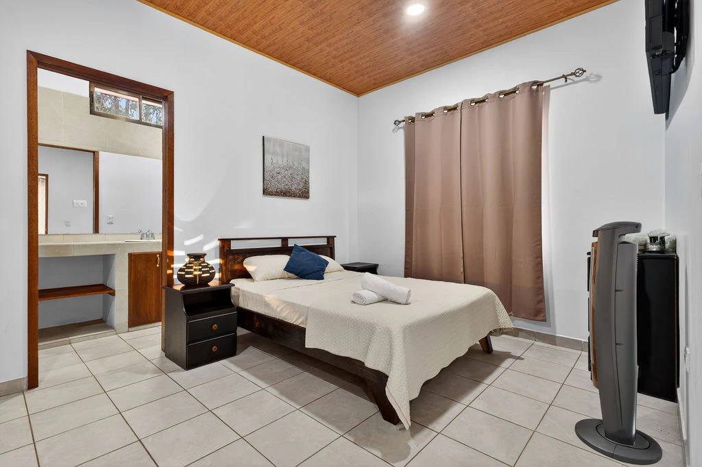 Villa Los Monos: High-Income 9-Unit Rental Property Near Playa Grande - Gallery image 17