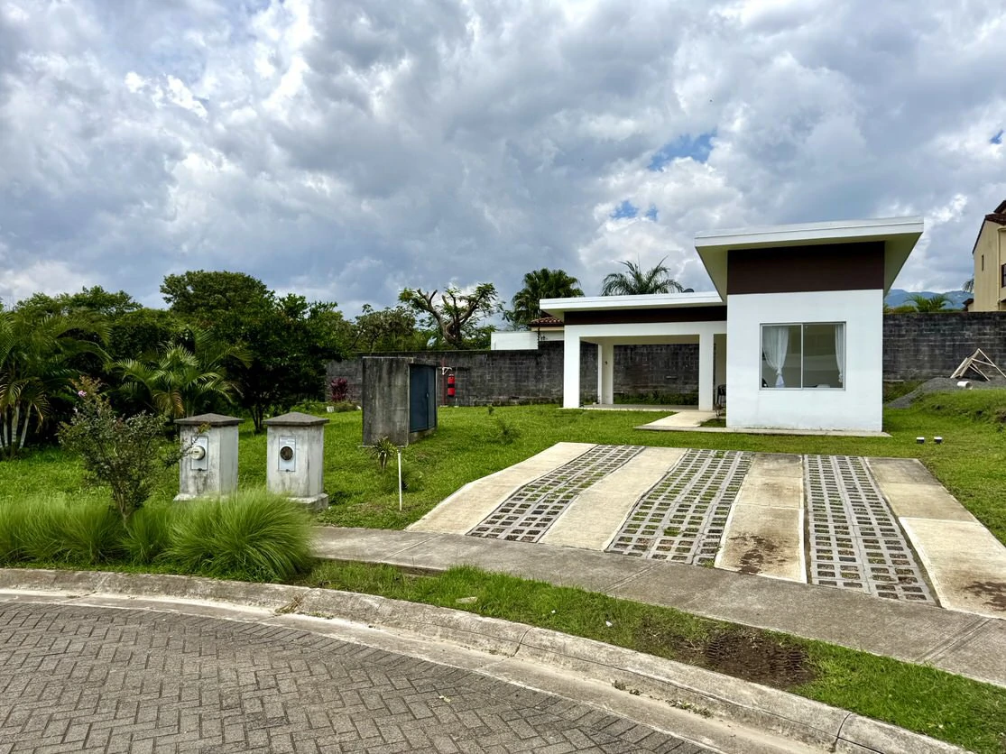 425 m² with Excellent Location - Gallery image 14