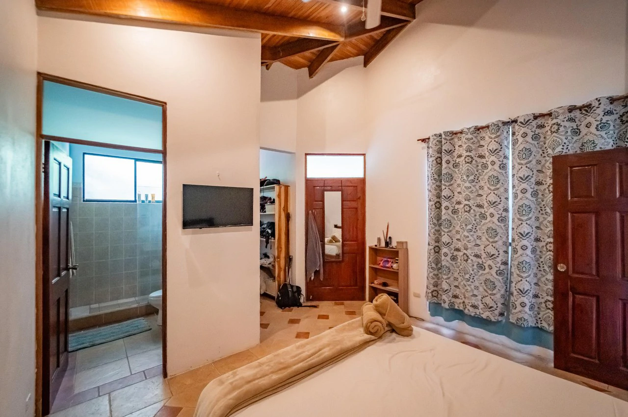Private 3-Bedroom Home on a Double Lot Minutes from Sámara Beach - photo 18