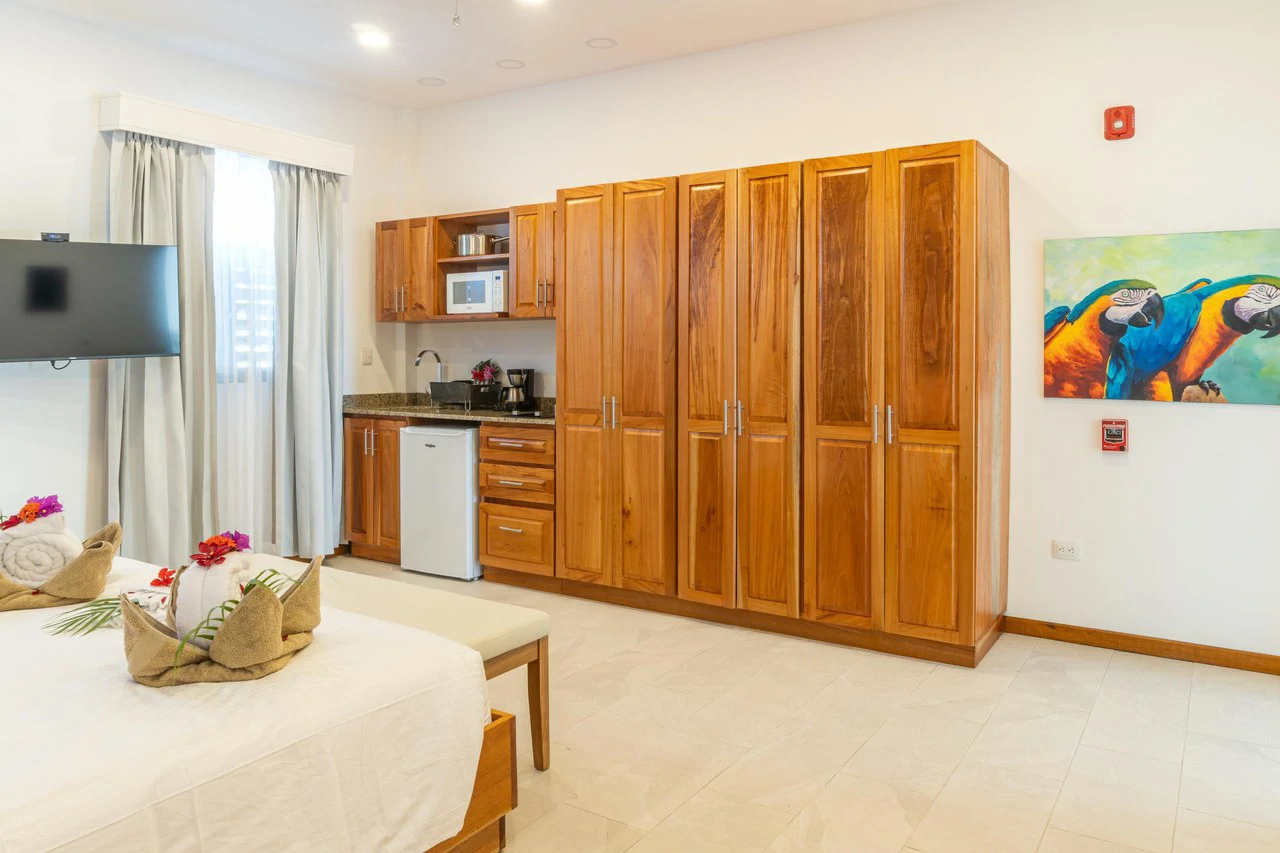 Beachfront Luxury Mixed Use Multi-Unit Residence - photo 15