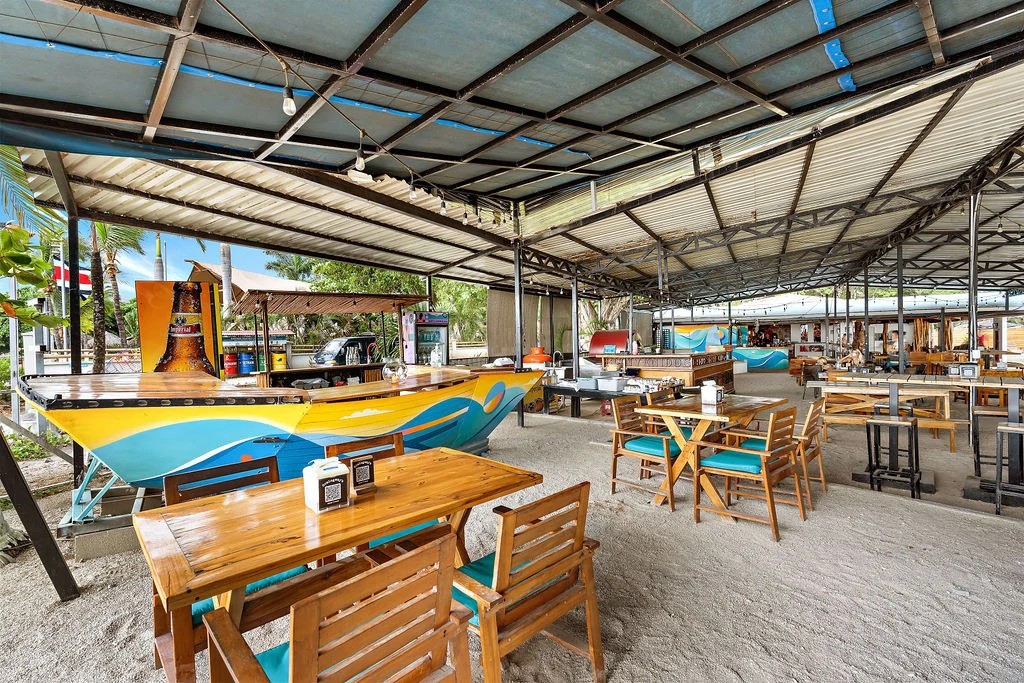Beachfront Restaurant: Titled Beachfront Land Included in Sale!  Great Business Opportunity! - Gallery image 8