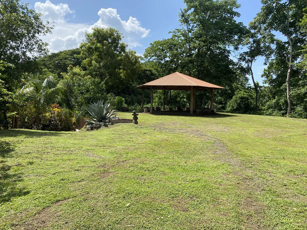 Holistic Yoga Retreat: Relaxation, Peace, Balance and Tranquility, Yoga Retreat with 4 Bungalows and 3 Apartments Elevated upon 1.25+ Acres - Gallery image 2