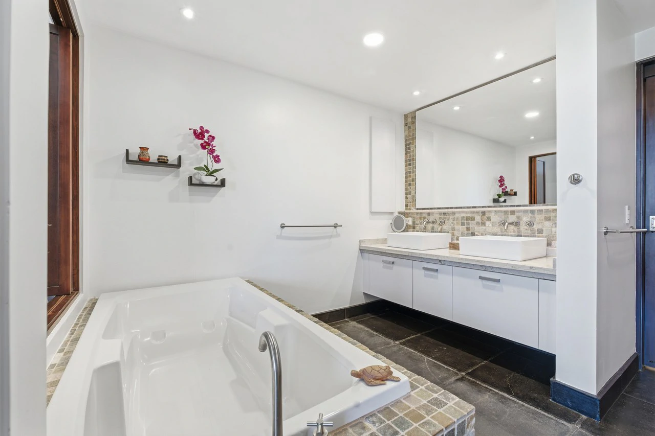 La Perla 113: Boutique Luxury Condo in the Heart of Tamarindo - Gallery image 16