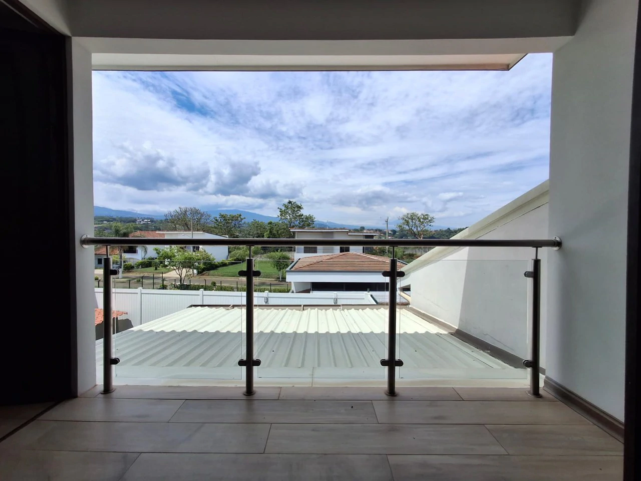 Move In Ready with private pool! - Gallery image 7
