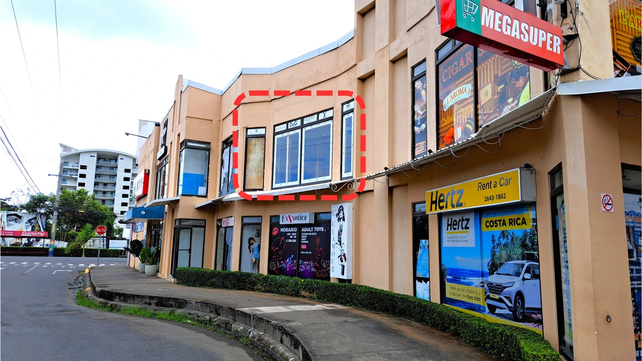 Shop Space with Loft in Jaco’s downtown Plaza Coral for Sale or Rent - Gallery image 3