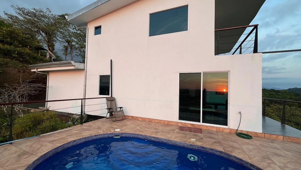 Casa Sol: Exceptionally Private Home with Panoramic Ocean, Mountain & Sunset Views - Gallery image 36