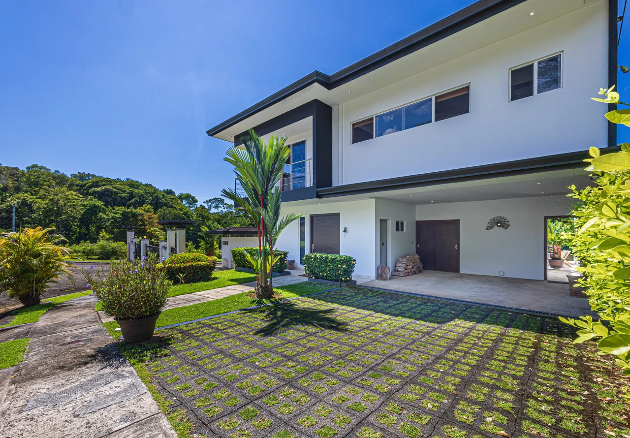 Elegant Tropical Villa Steps from Playa Hermosa – Gated Community - Gallery image 32