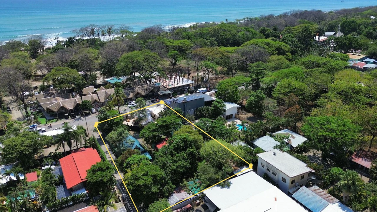 Prime Commercial Corner in the Heart of Santa Teresa: 2,000m² Corner Lot on  Santa Teresa's main road  – High Income & Development Potential - Gallery image 5