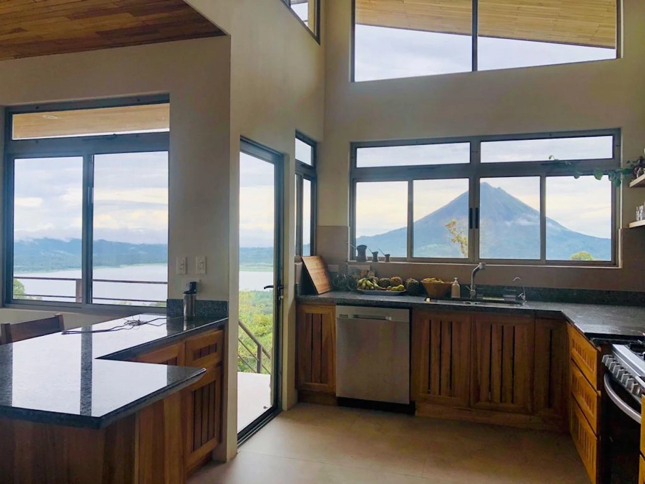 3 bedroom house with swimming pool & 2 Jungle Studios. - Gallery image 10