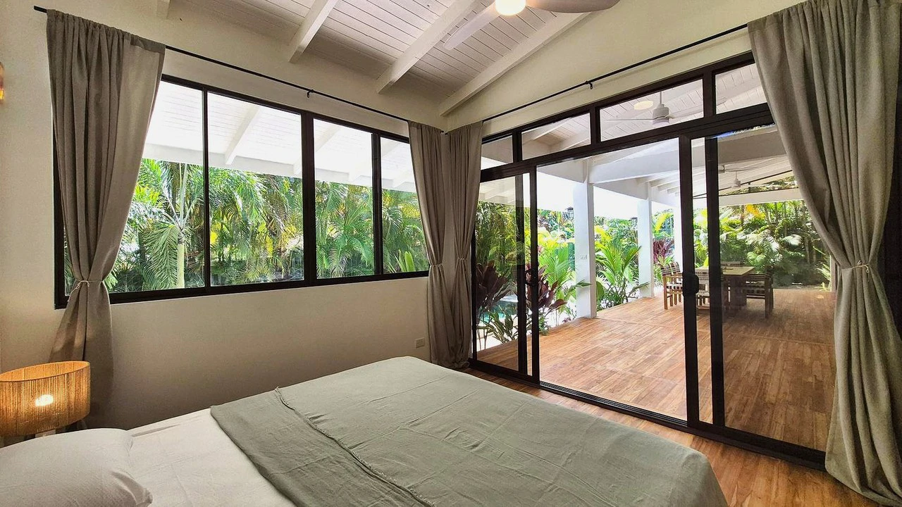 Casa Sol: Casa Sol – A Tropical Beach-Style Home with Pool, Designed for Year-Round Vacation Living - Gallery image 27
