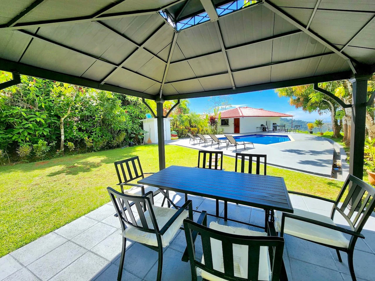 2.8 ACRES – 10 Income Producing Condos with a Pool and Spectacular Ocean and Mountain Views! Gated Community of Cascada Azul, 15min to Dominical Beach!!!: Near the Coast, Mountain and Countryside Apar - Gallery image 7