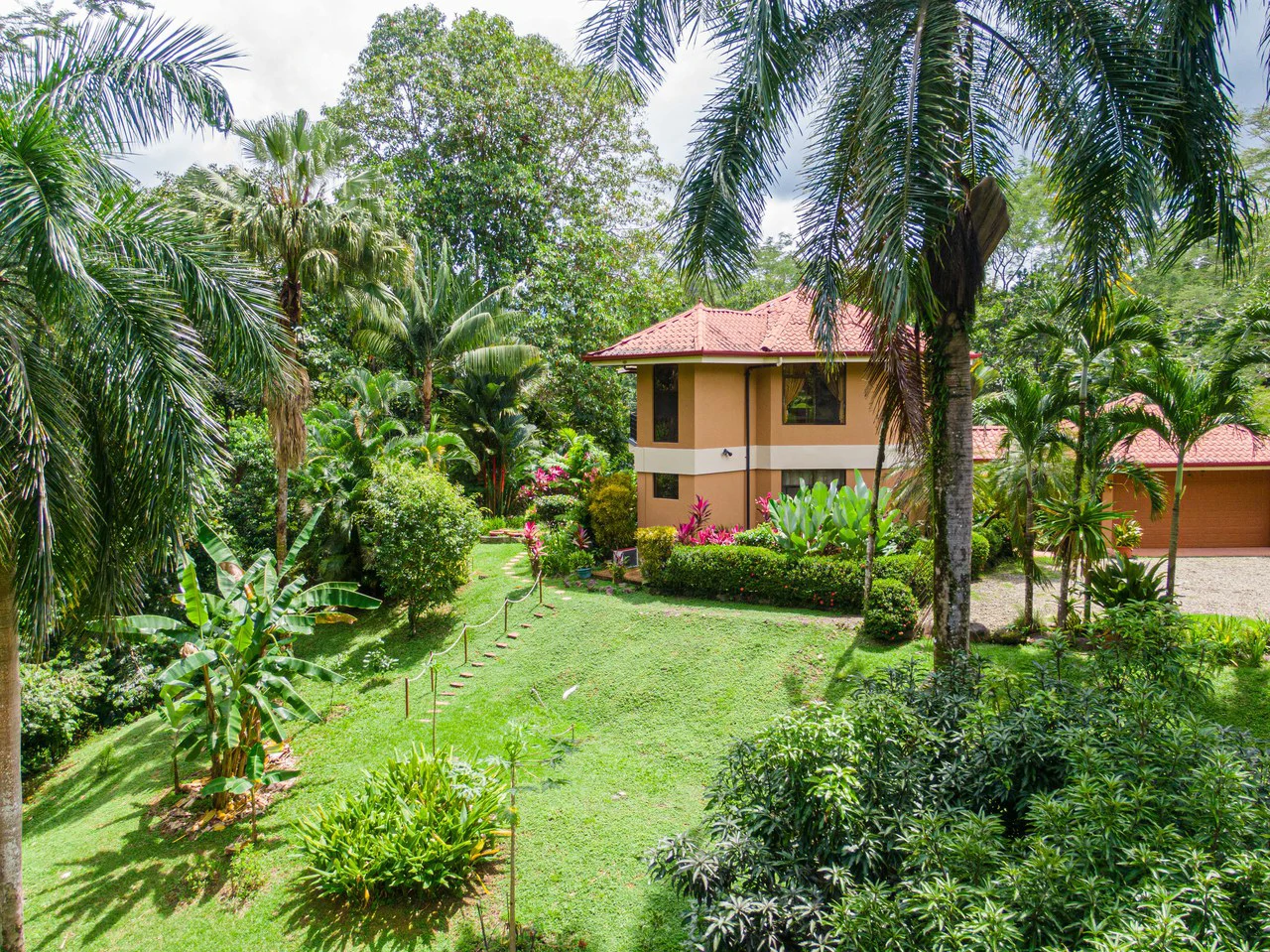 Stunning Tropical Home in Gated community with Hundreds of fruit trees: Mountain House For Sale in Naranjito - Gallery image 2